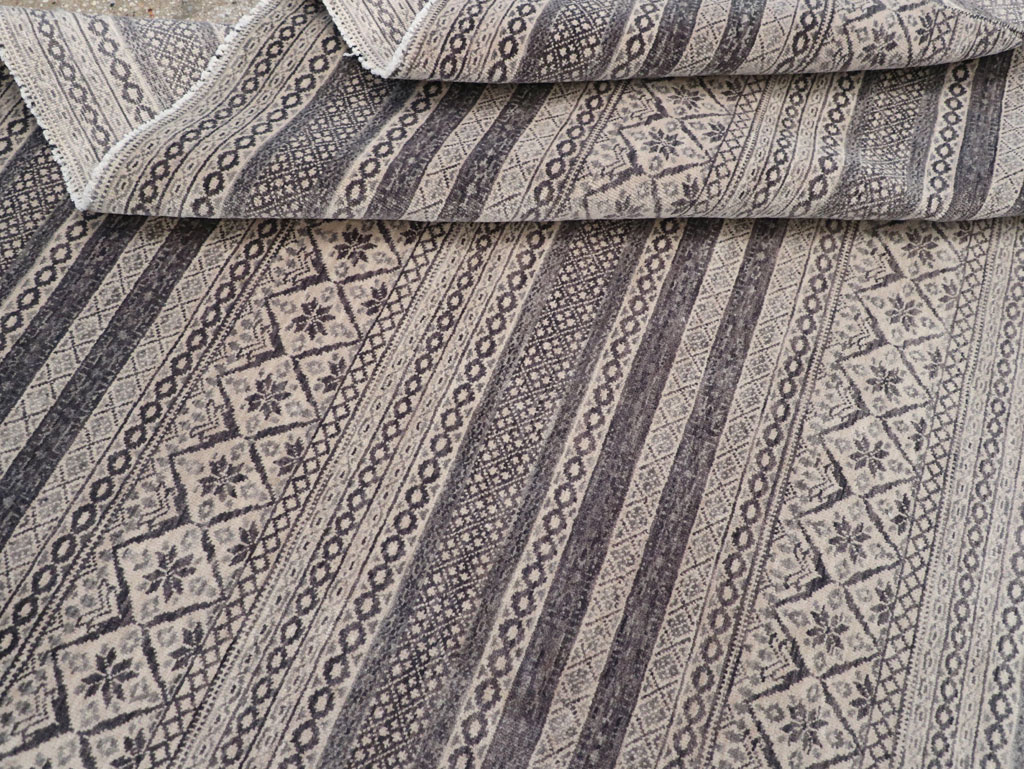 Contemporary Turkish Small Room Size Carpet, No.31876 - Staging