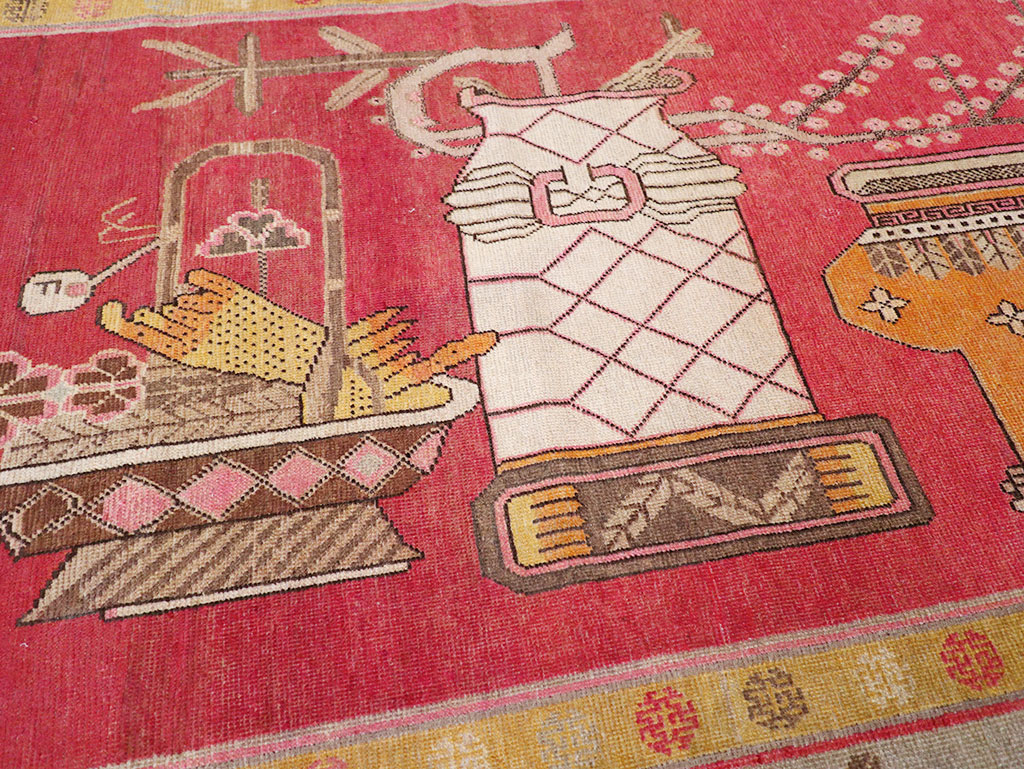 Antique East Turkestan Pictorial Vase Khotan Accent Rug, No.31882 - Staging