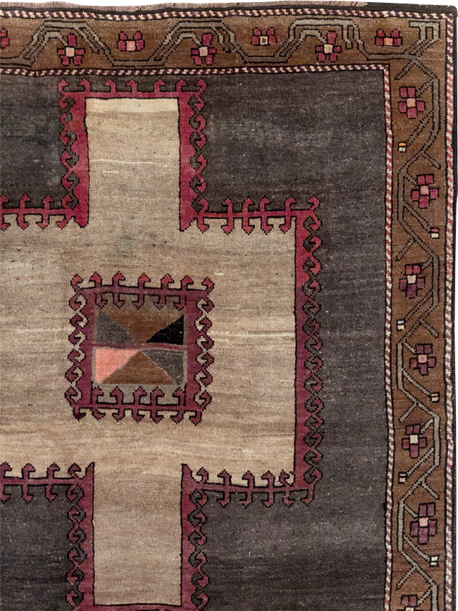 Tribal Vintage Turkish Anatolian Room Size Carpet, No.31897 - Staging