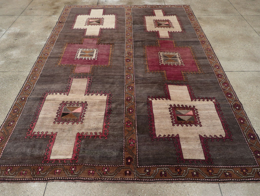 Tribal Vintage Turkish Anatolian Room Size Carpet, No.31897 - Staging