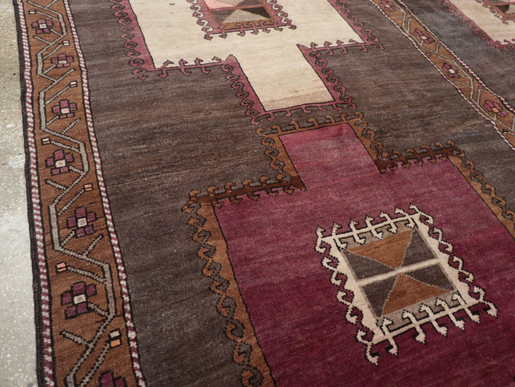 Tribal Vintage Turkish Anatolian Room Size Carpet, No.31897 - Staging