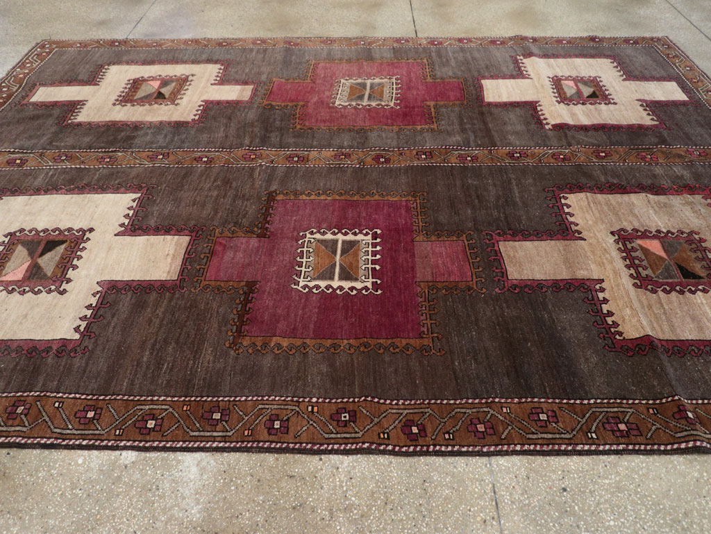 Tribal Vintage Turkish Anatolian Room Size Carpet, No.31897 - Staging