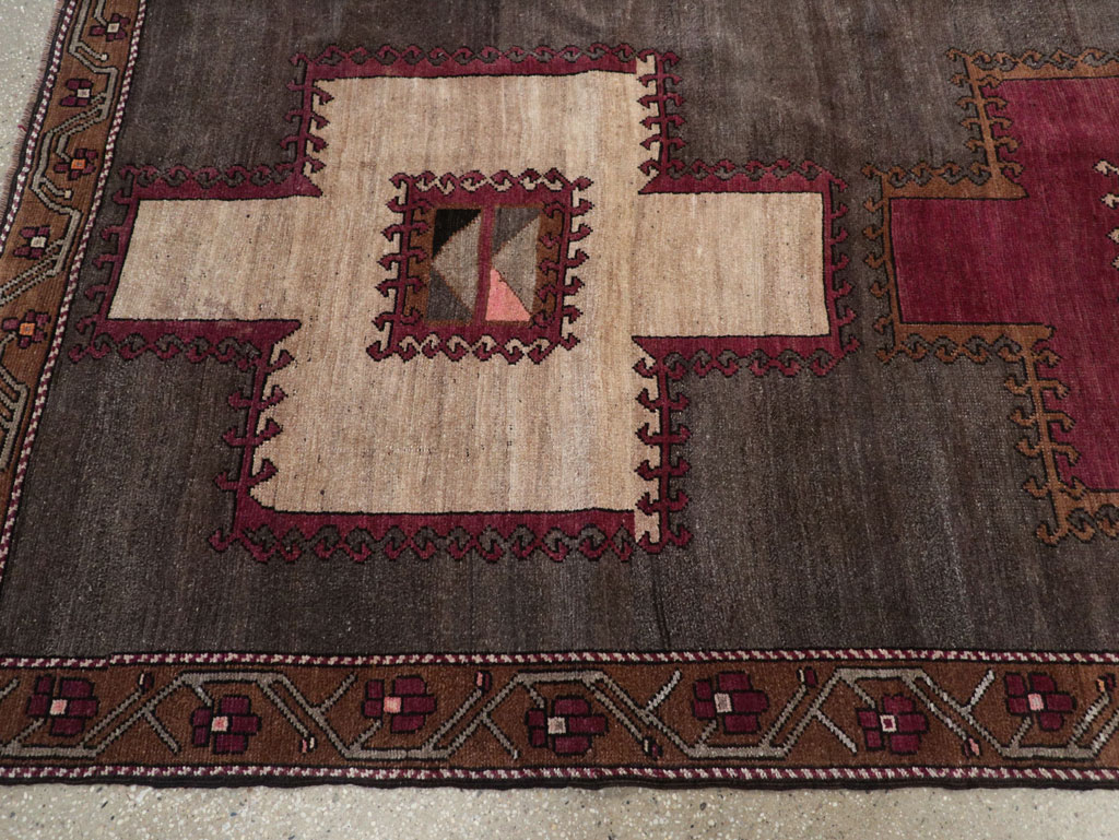 Tribal Vintage Turkish Anatolian Room Size Carpet, No.31897 - Staging