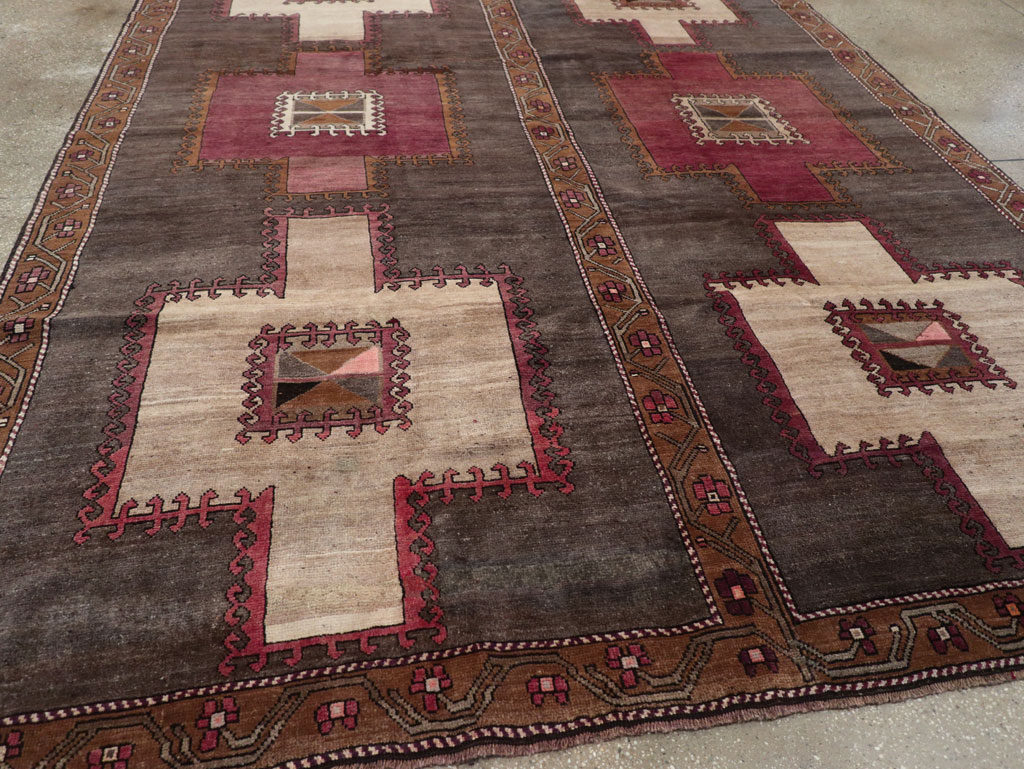 Tribal Vintage Turkish Anatolian Room Size Carpet, No.31897 - Staging