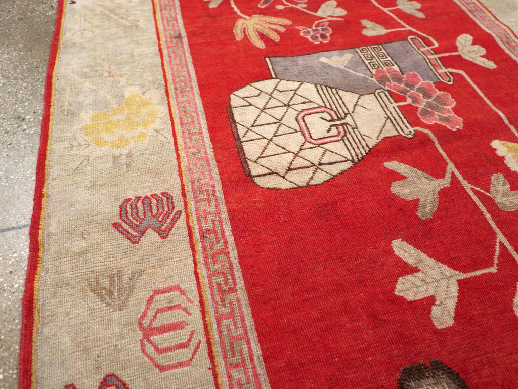 Vintage East Turkestan Pictorial Vase Khotan, No.31902 - Staging