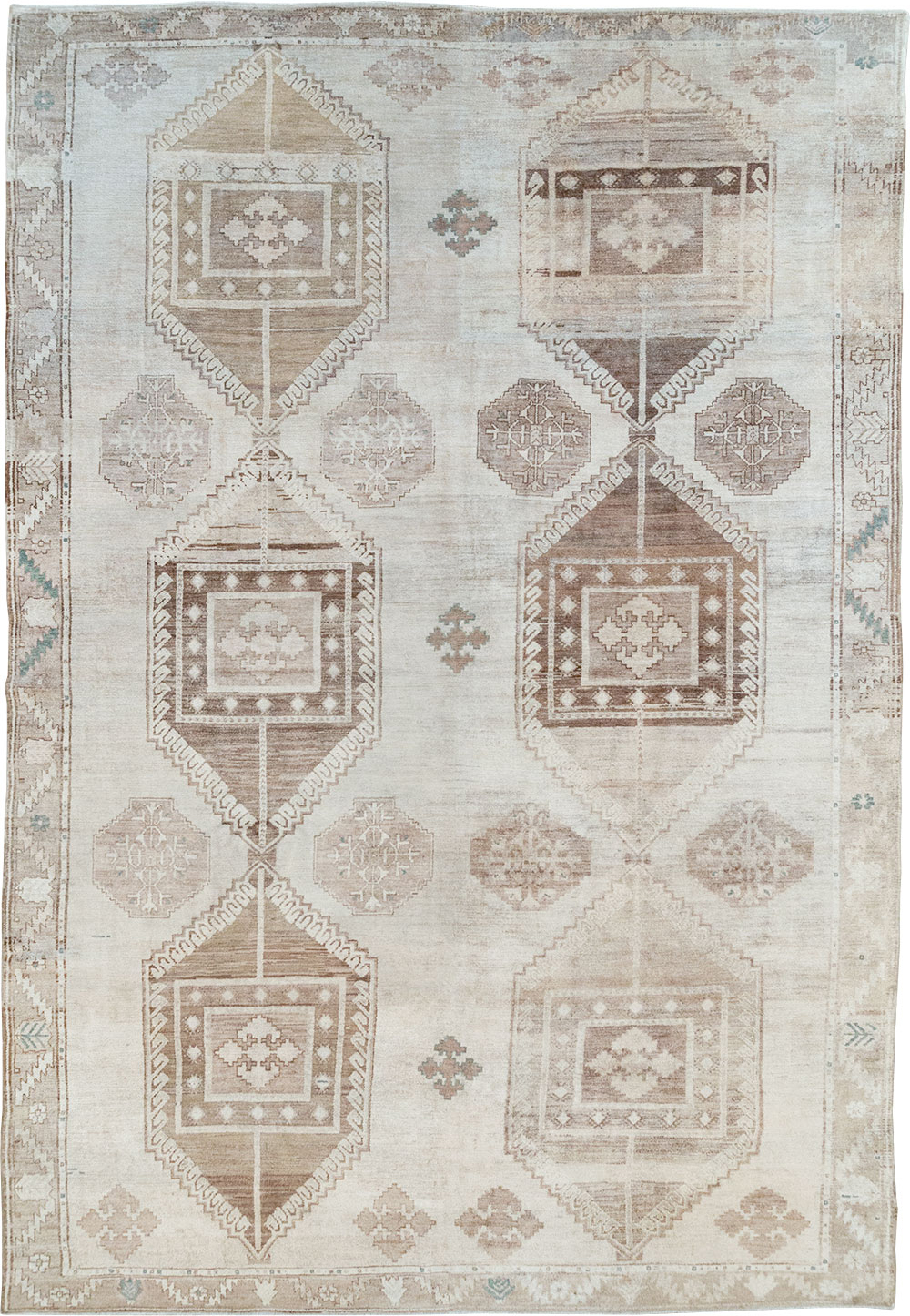 Vintage Turkish Anatolian Room Size Carpet, No.31952 - Staging