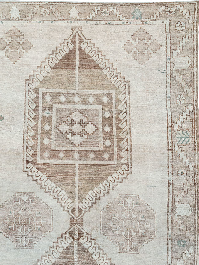 Vintage Turkish Anatolian Room Size Carpet, No.31952 - Staging