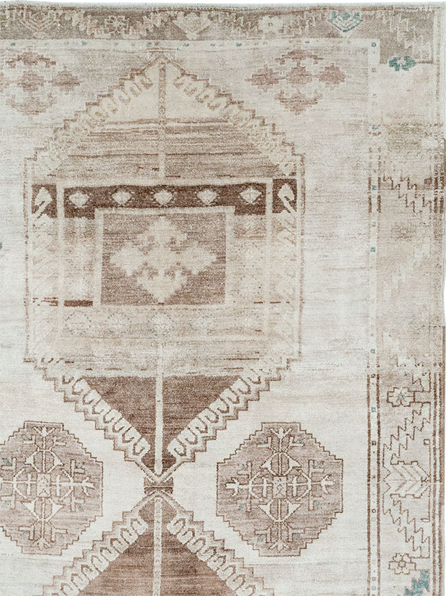 Vintage Turkish Anatolian Room Size Carpet, No.31952 - Staging