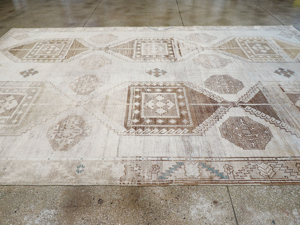 Vintage Turkish Anatolian Room Size Carpet, No.31952 - Staging