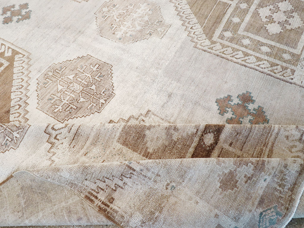 Vintage Turkish Anatolian Room Size Carpet, No.31952 - Staging