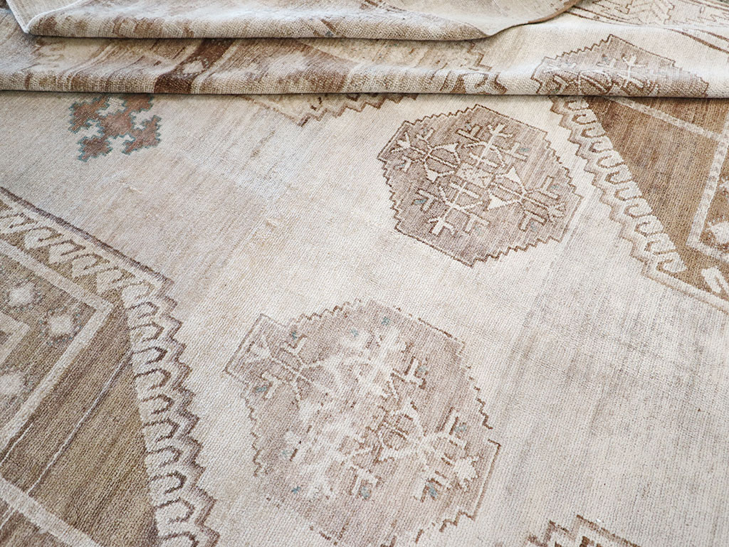 Vintage Turkish Anatolian Room Size Carpet, No.31952 - Staging