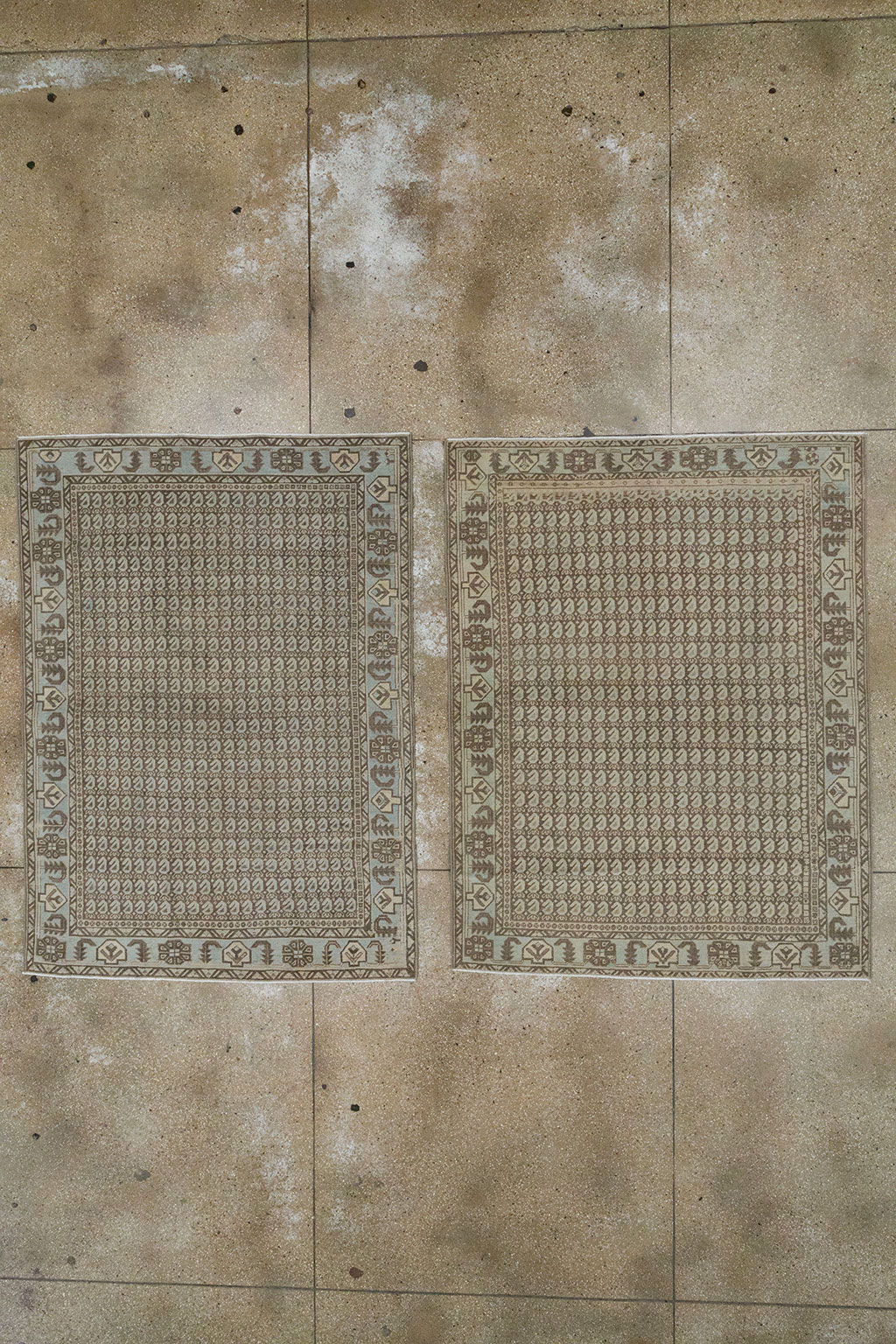 Vintage Persian Veece Accent Rug (Pair: 2 of 2), No.32000 - Staging