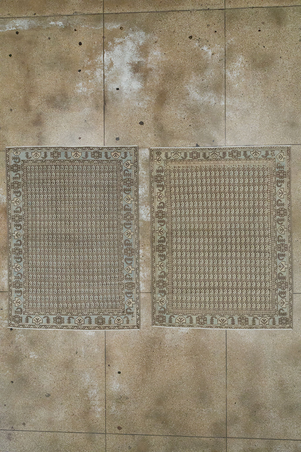 Vintage Persian Veece Accent Rug (Pair: 2 of 2), No.32000 - Staging