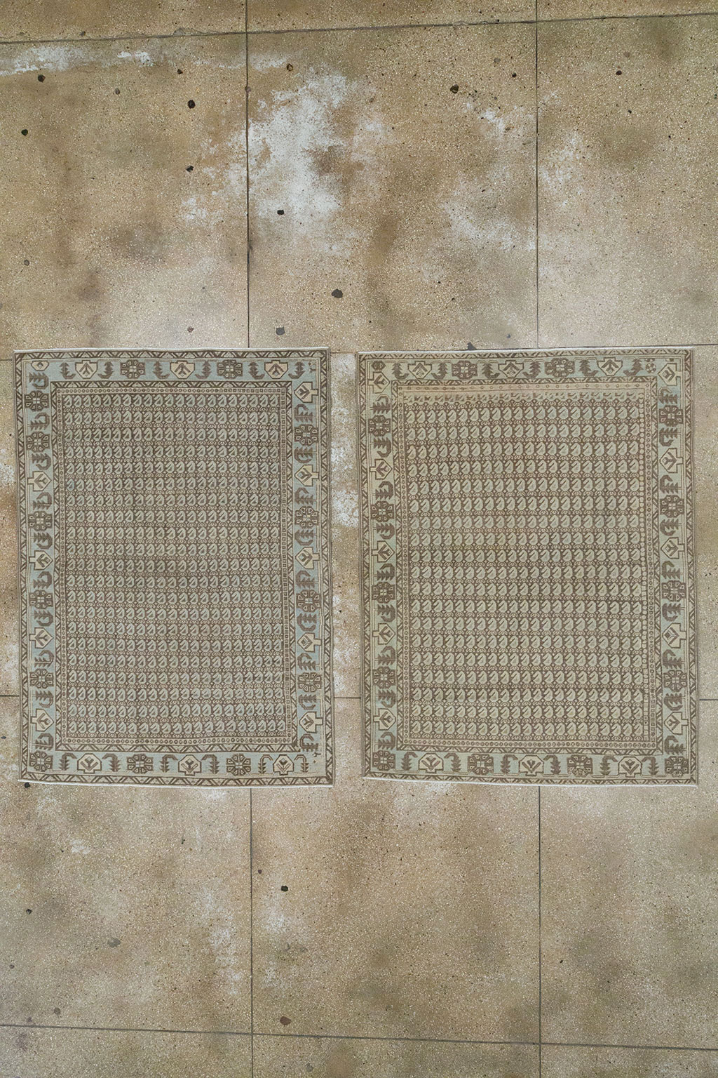 Vintage Persian Veece Accent Rug (Pair: 1 of 2), No.32003 - Staging