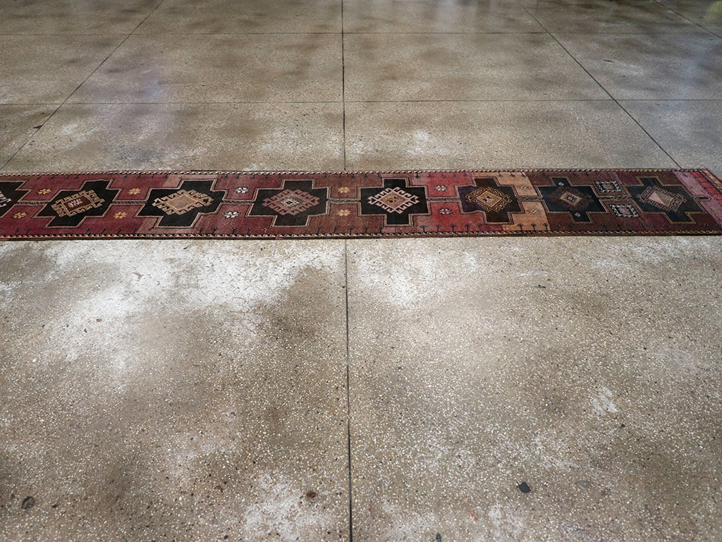 Vintage Turkish Anatolian Long Runner, No.32004 - Staging