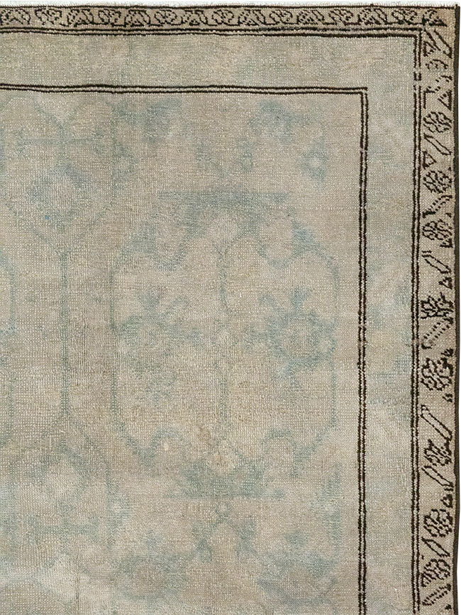 Antique Persian Ardabil Rug, No.32029 - Staging