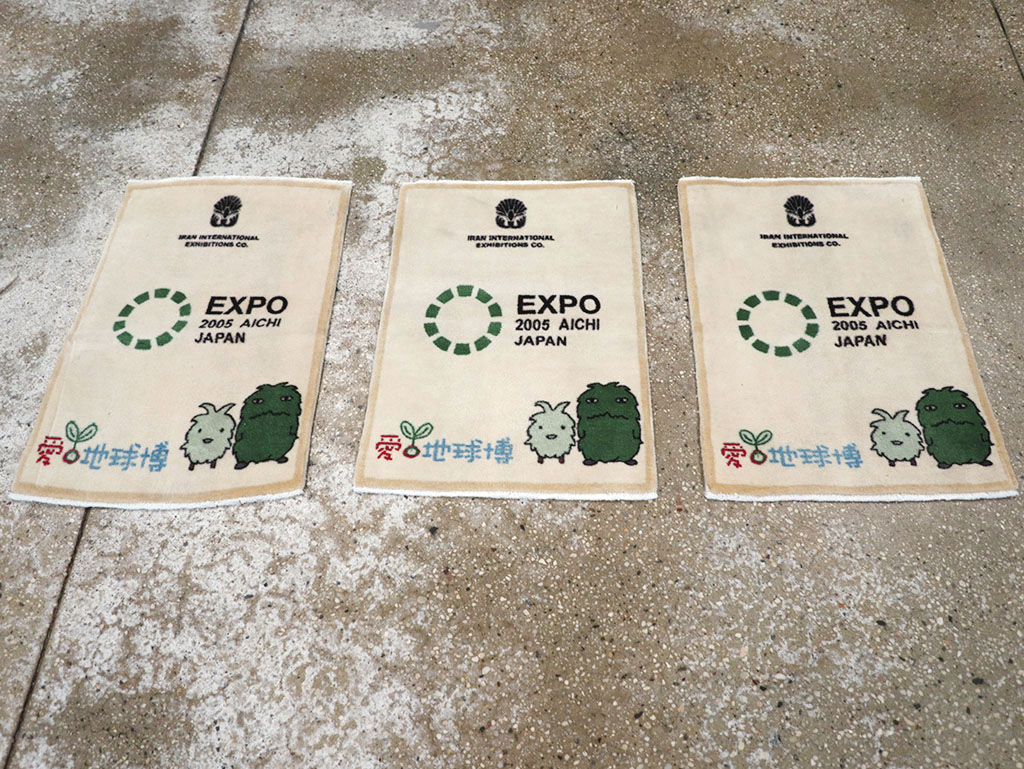 Modern Persian Sarouk Pictorial Throw Rug, No.32113 - Staging