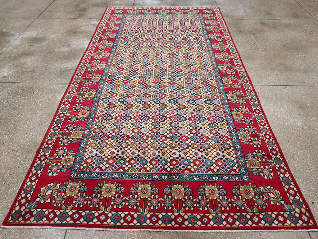 Vintage Persian Mahal Gallery Rug, No.32117 - Staging