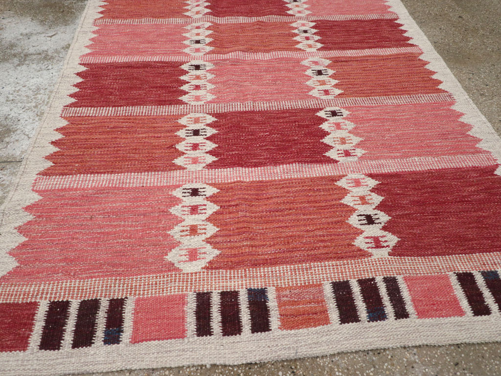 Swedish Inspired Modern Turkish Flatweave Rug, No.32202 - Staging