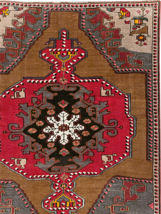 Vintage Turkish Anatolian Room Size Carpet, No.32224 - Staging