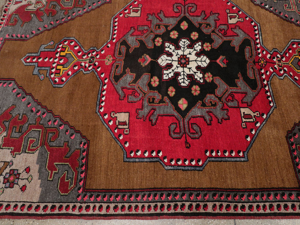 Vintage Turkish Anatolian Room Size Carpet, No.32224 - Staging