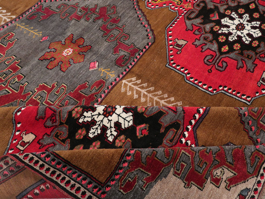 Vintage Turkish Anatolian Room Size Carpet, No.32224 - Staging