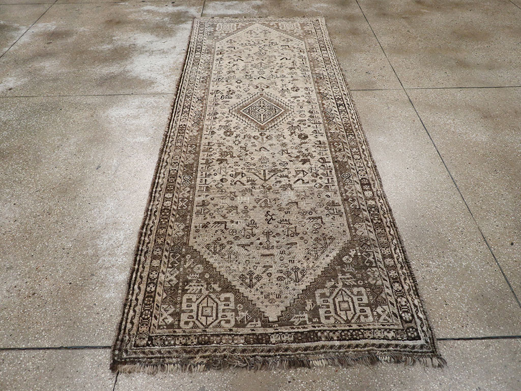 Vintage Persian Shiraz Gallery Rug, No.32231 - Staging