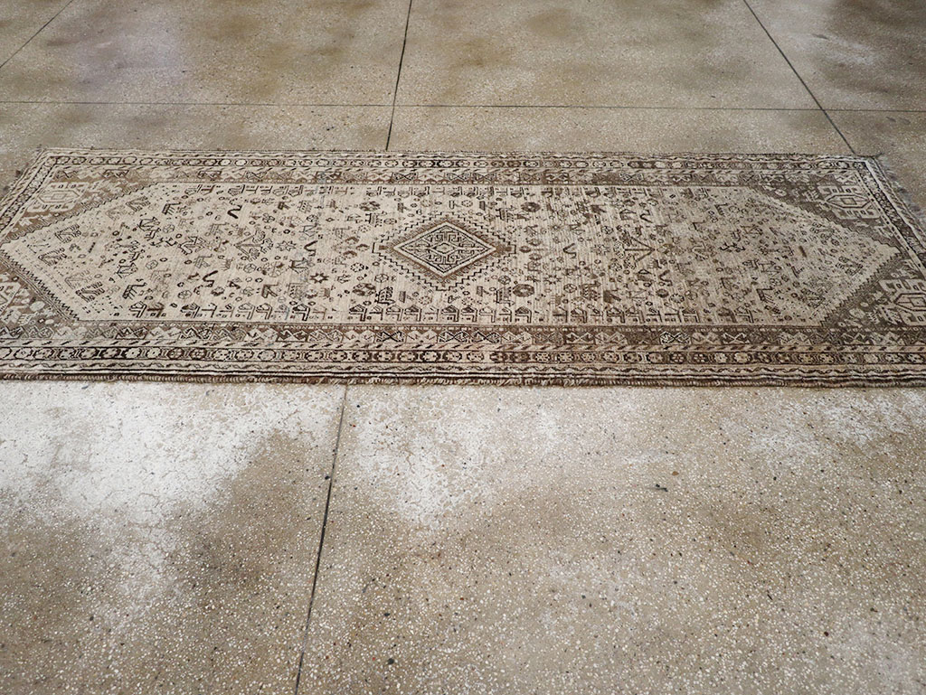 Vintage Persian Shiraz Gallery Rug, No.32231 - Staging