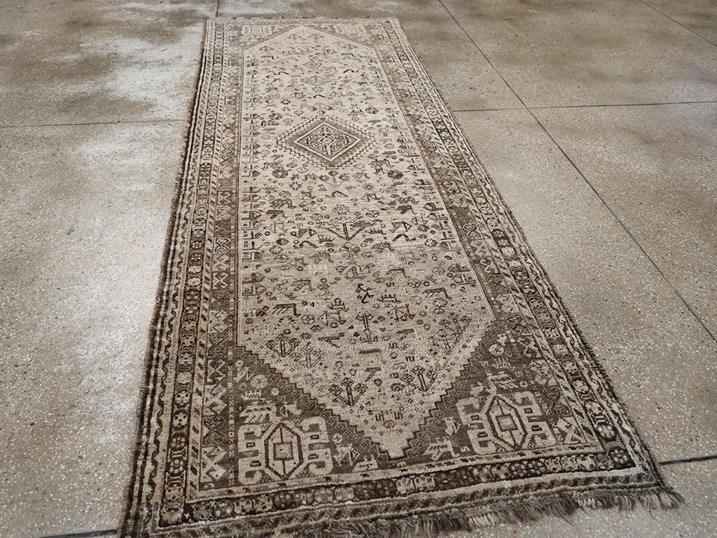 Vintage Persian Shiraz Gallery Rug, No.32231 - Staging