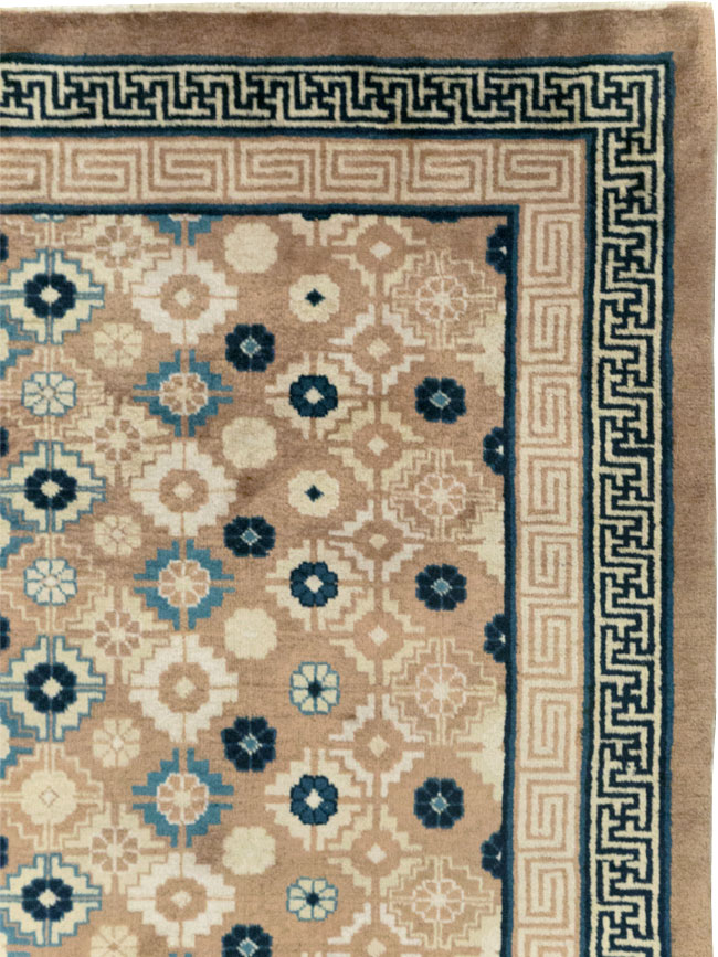 Vintage Chinese Peking Small Room Size Carpet, No.32257 - Staging