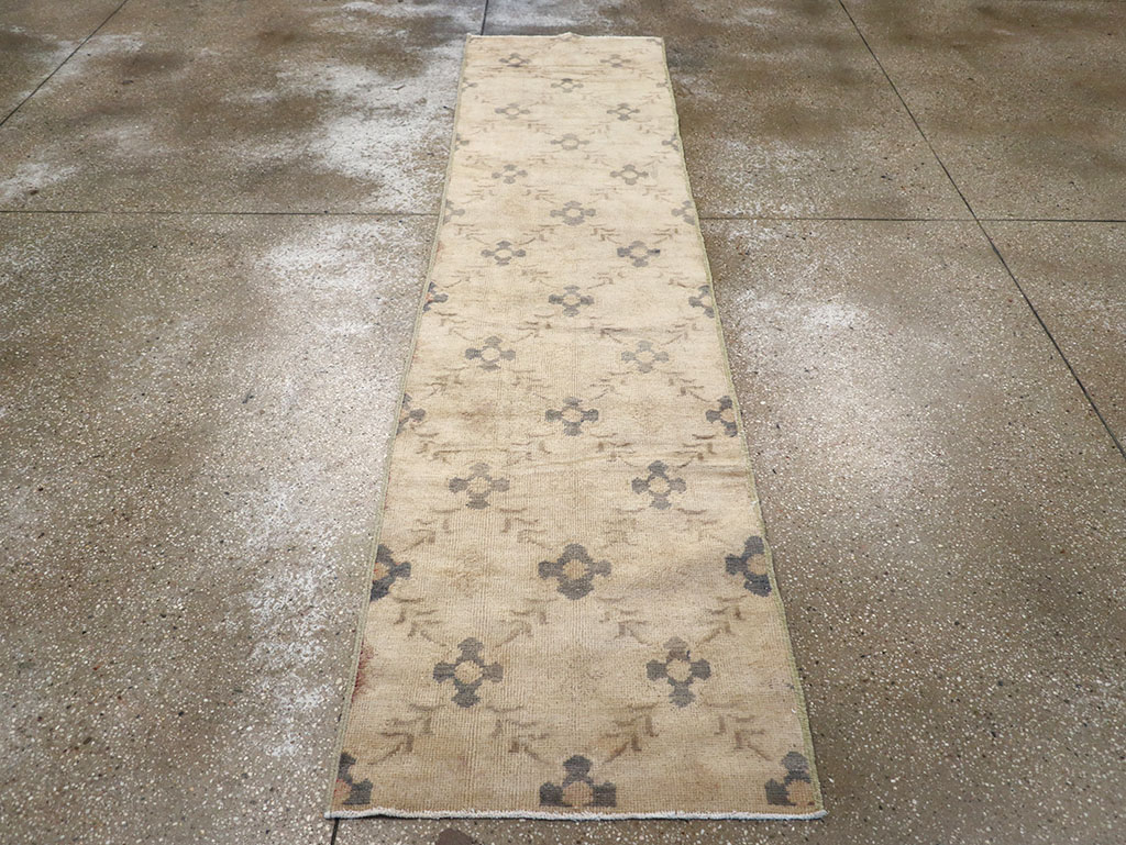 Vintage Turkish Anatolian Runner, No.32320 - Staging