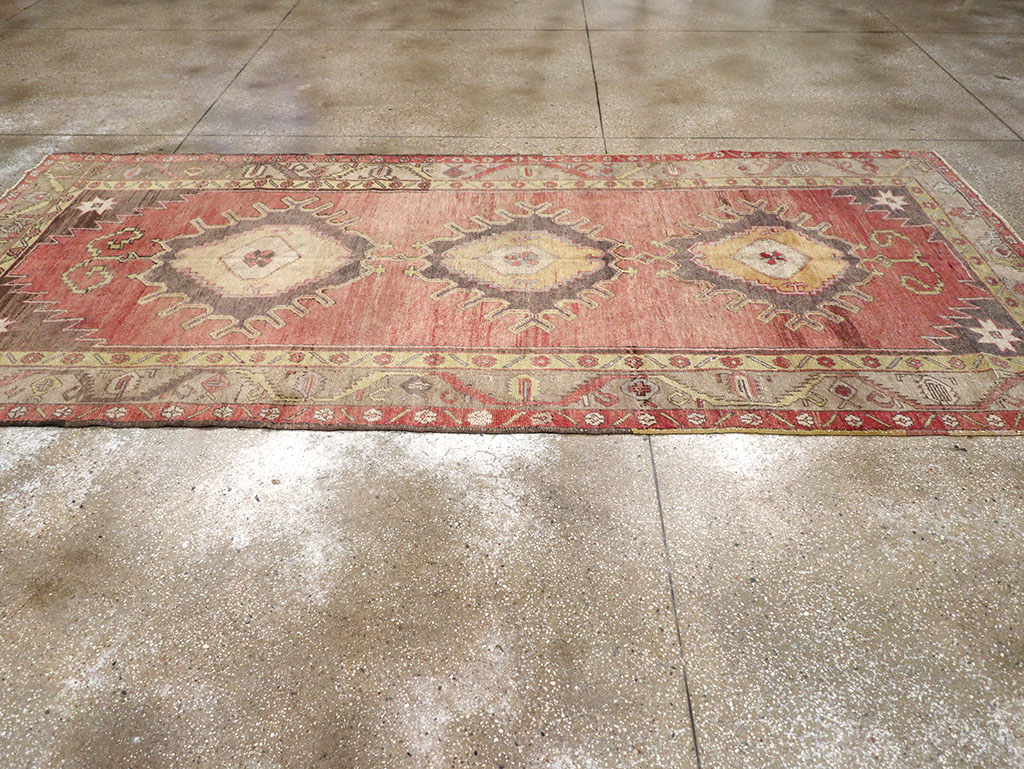 Vintage Turkish Anatolian Gallery Rug, No.32326 - Staging