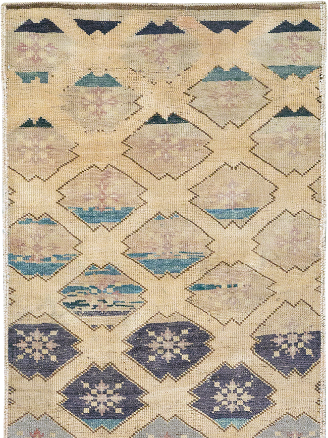 Vintage Turkish Anatolian Runner, No.32346 - Staging