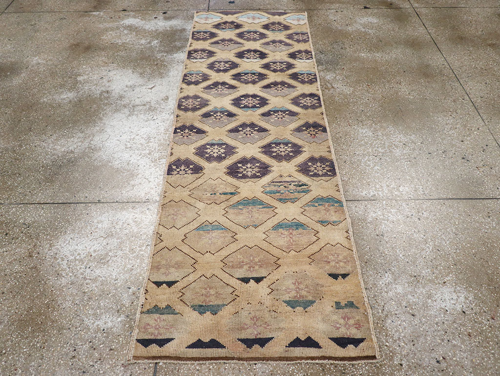 Vintage Turkish Anatolian Runner, No.32346 - Staging