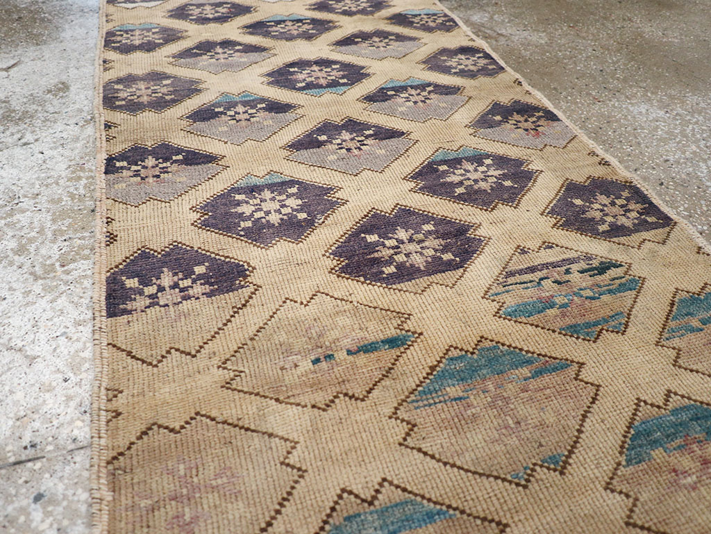 Vintage Turkish Anatolian Runner, No.32346 - Staging