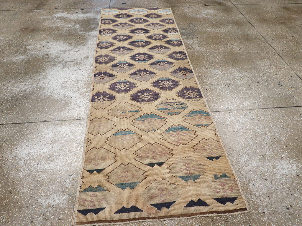Vintage Turkish Anatolian Runner, No.32346 - Staging