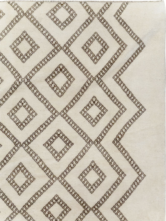 Modern Moroccan Room Size Carpet, No.32349 - Staging