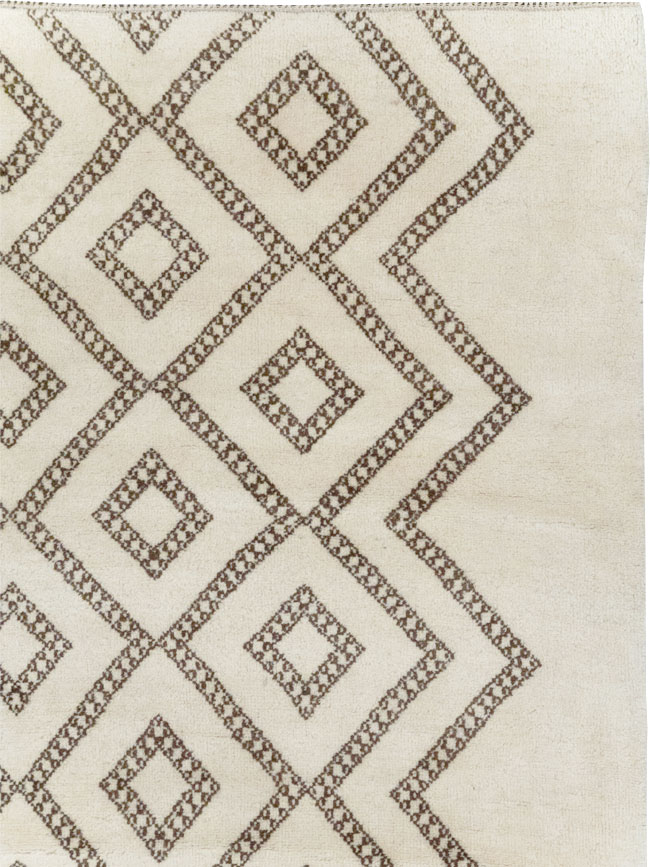 Modern Moroccan Room Size Carpet, No.32349 - Staging