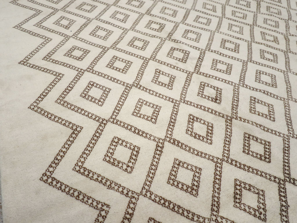 Modern Moroccan Room Size Carpet, No.32349 - Staging