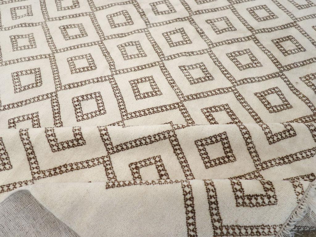 Modern Moroccan Room Size Carpet, No.32349 - Staging