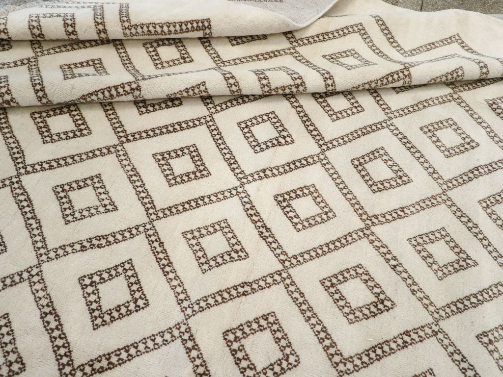 Modern Moroccan Room Size Carpet, No.32349 - Staging