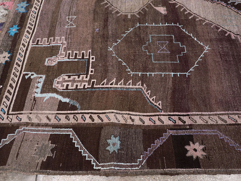 Vintage Turkish Anatolian Room Size Carpet, No.32350 - Staging