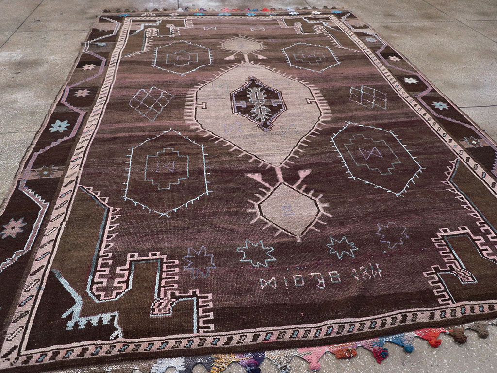 Vintage Turkish Anatolian Room Size Carpet, No.32350 - Staging