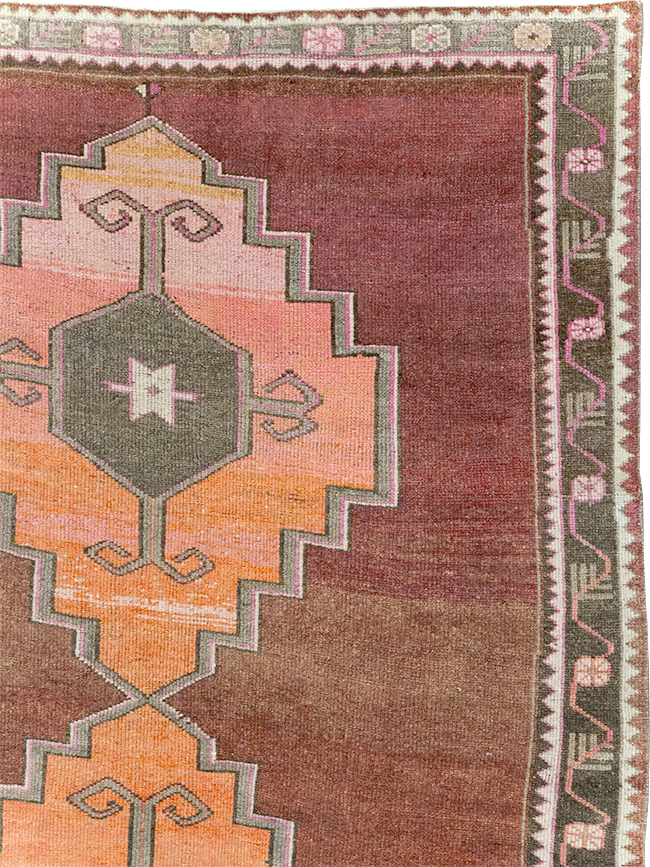 Vintage Turkish Anatolian Room Size Carpet, No.32409 - Staging