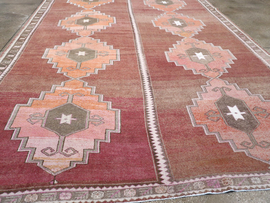 Vintage Turkish Anatolian Room Size Carpet, No.32409 - Staging