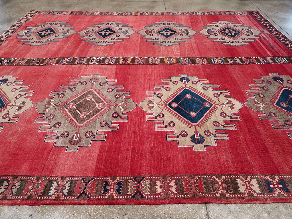 Vintage Turkish Anatolian Room Size Carpet, No.32410 - Staging