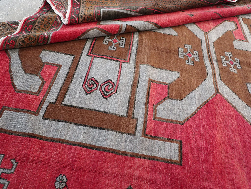 Vintage Turkish Anatolian Tribal Room Size Carpet, No.32419 - Staging