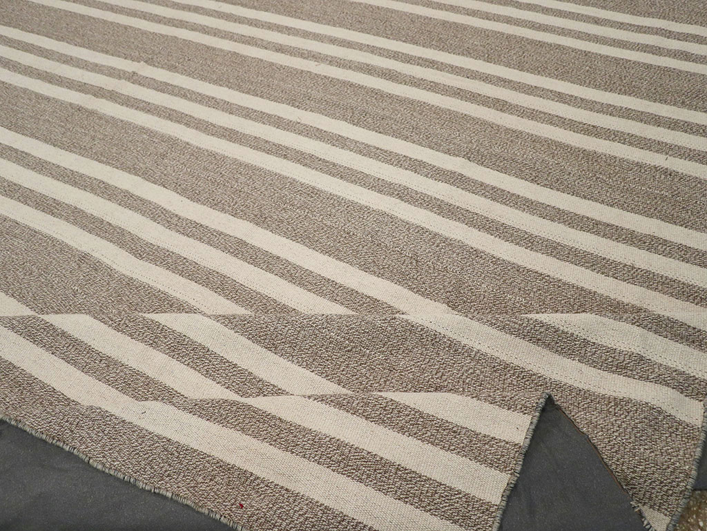 Modern Turkish Flatweave Kilim Large Carpet, No.32443 - Staging