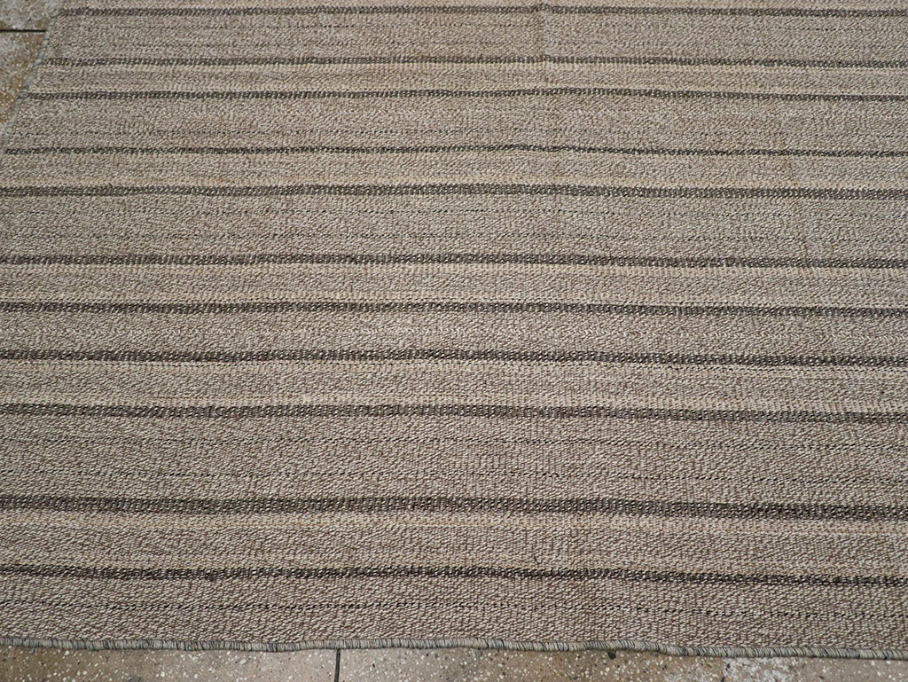 Modern Persian Flatweave Kilim Room Size Carpet, No.32445 - Staging