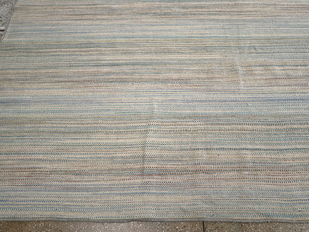 Modern Turkish Flatweave Kilim Room Size Carpet, No.32451 - Staging